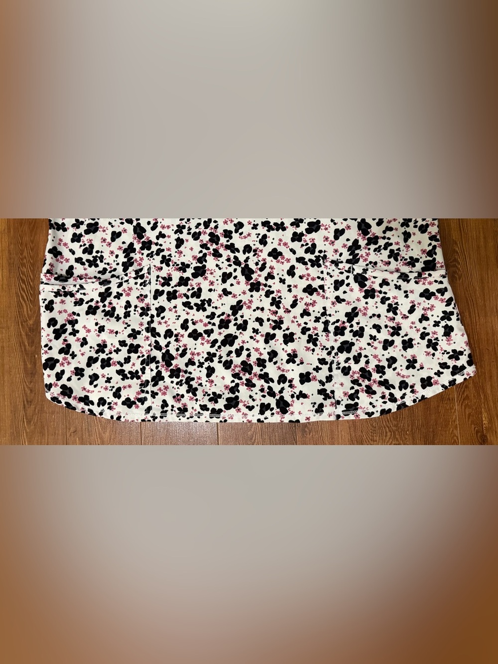 Women’s Floral Print Scrub Top by Scrub Star - Size 2XL - White/Black/Pink - Picture 4 of 4